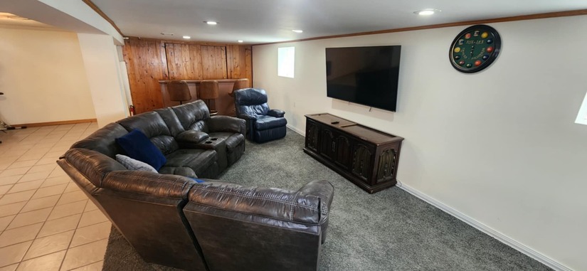 3 Bedroom 2-Bathroom with Pool Table