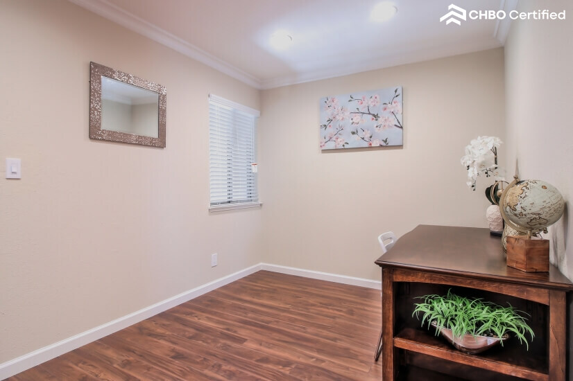 Luxury Executive Condo - New Renovation