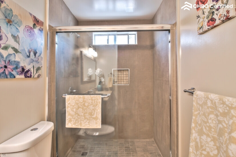 Luxury Executive Condo - New Renovation