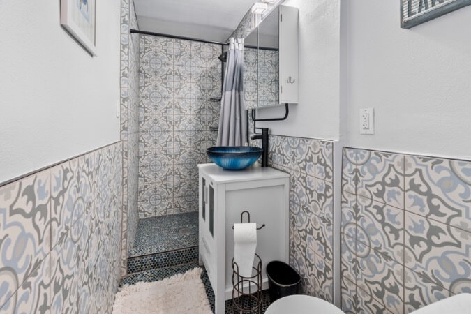 Charming Lake Oswego Condo on the Lake