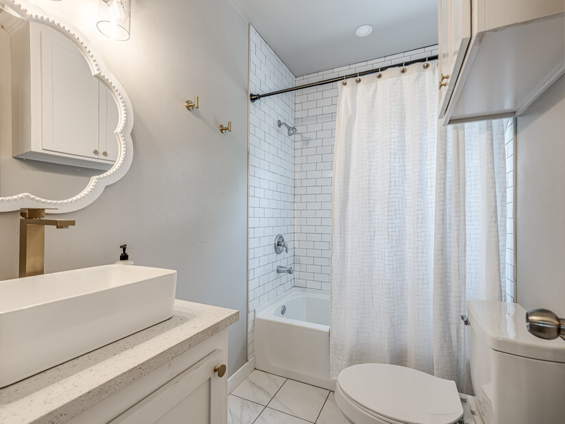 Newly Remodeled 3B 1.5B W/ King Bed