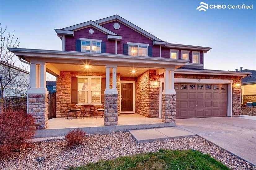 Three bedroom home. Close to E470 and DIA.