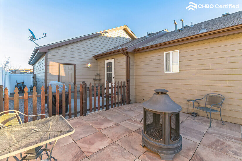 Outdoor fire place and sitting area