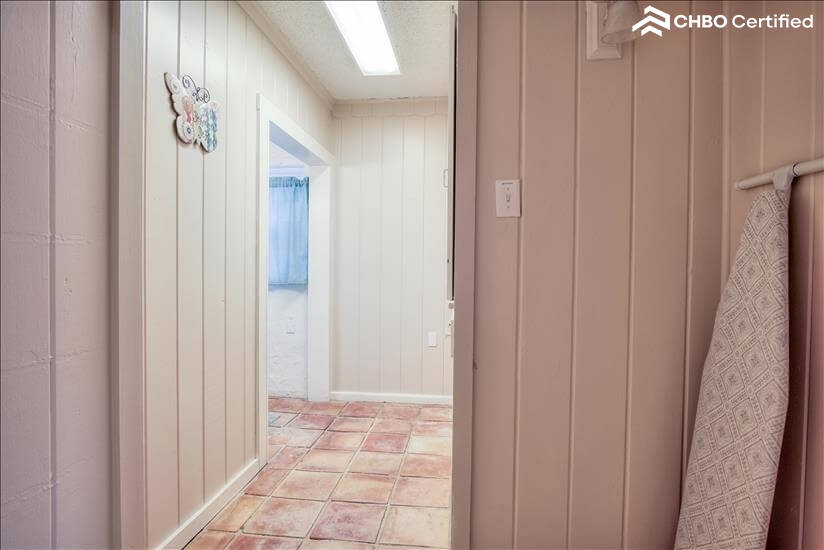 Hallway to 2nd bathroom