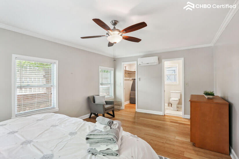 Sitting area in King room