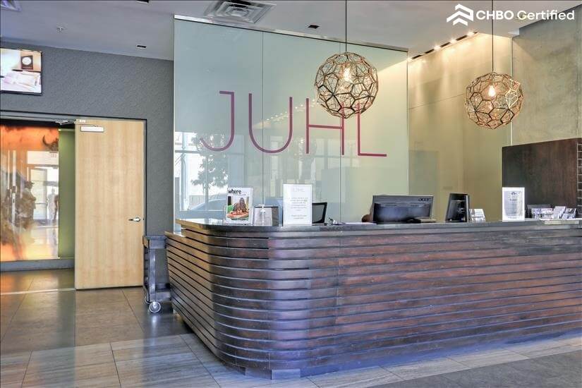 Beautifully Appointed 1 Bdm Condo 9th fl