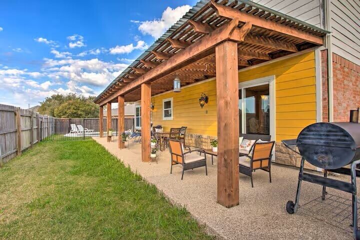 Elegant Home with Pool Gym 04mi to Lake