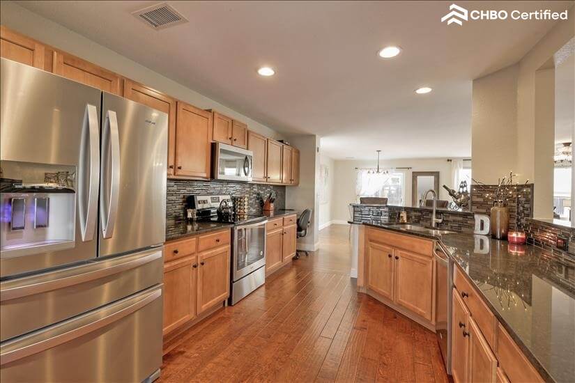 Fully equipped, new appliances