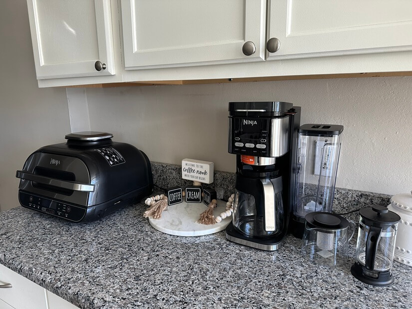 Coffee both drip and Keurig, smokeless grill