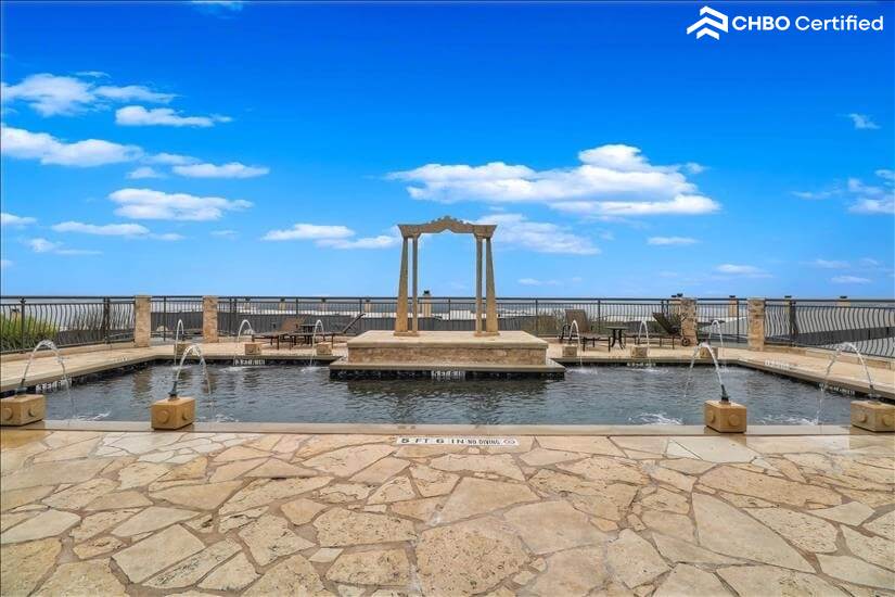 Second pool with views to lake