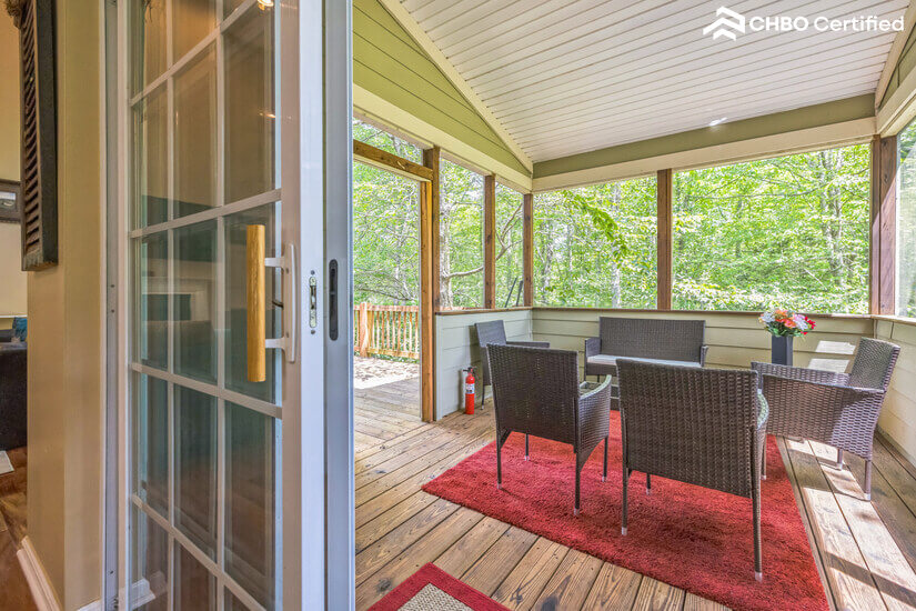 Partially enclosed seating area