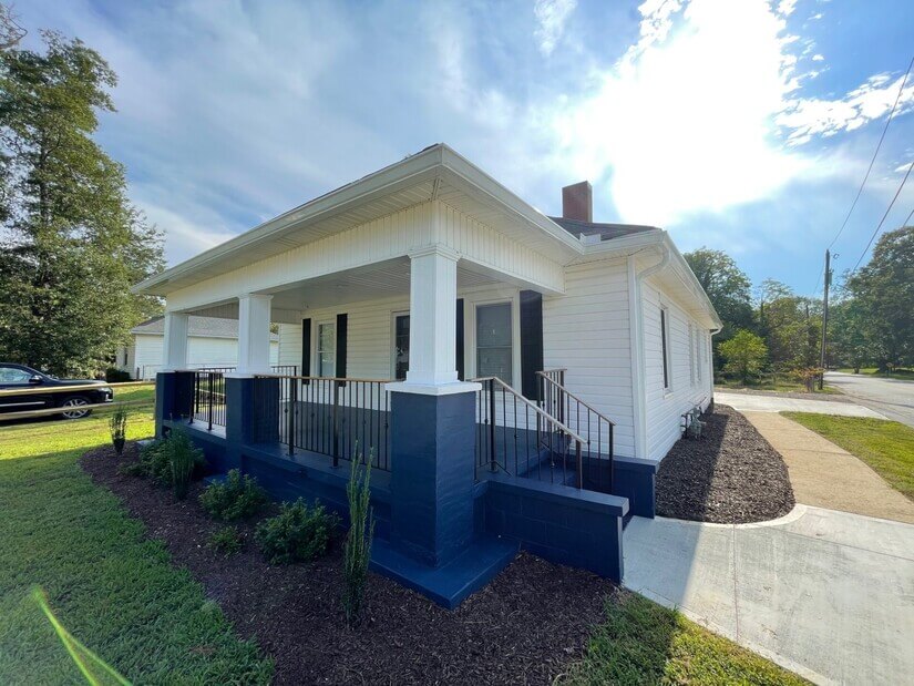 Fully Remodeled and Furnished Bungalow