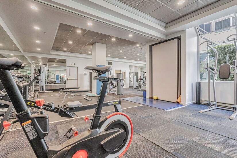 Furnished Jr 1BR Condo Bay Bridge Views 