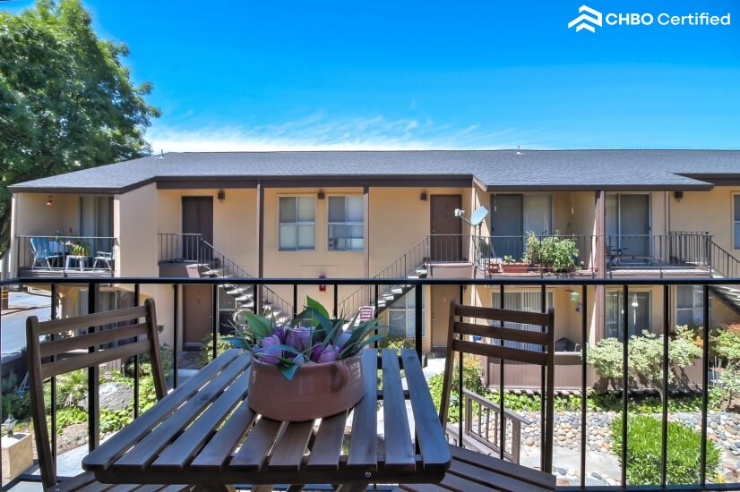 Luxury Executive Condo - New Renovation