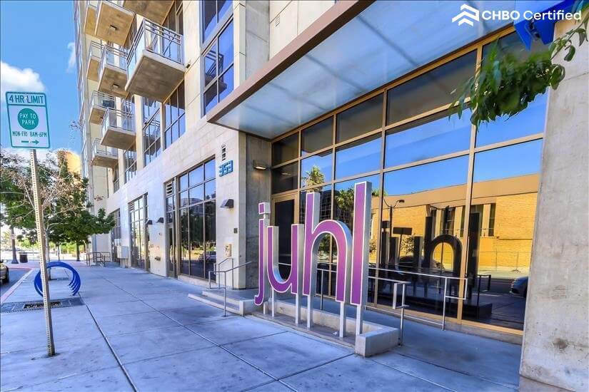 Beautifully Appointed 1 Bdm Condo 9th fl
