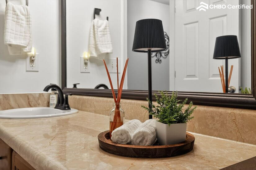 Main Bathroom with Ceramic Tile Finishes