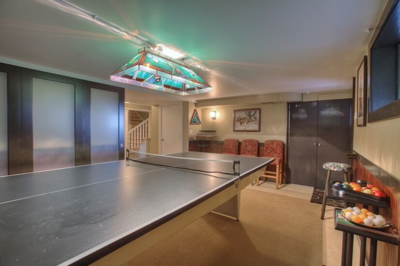 Bonus room with Billiards/Pingpong.