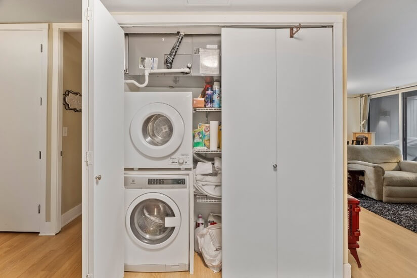 Charming Lake Oswego Condo on the Lake