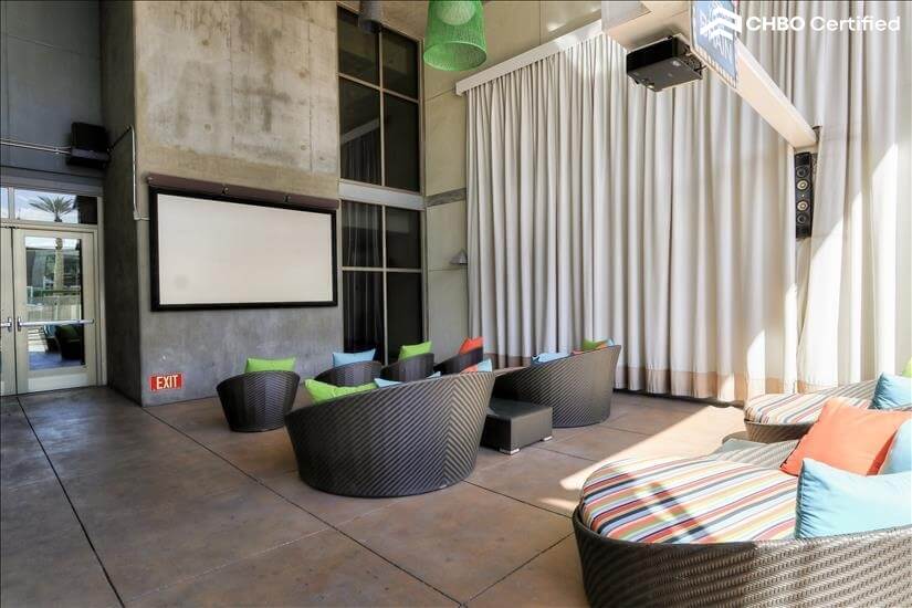 Beautifully Appointed 1 Bdm Condo 9th fl