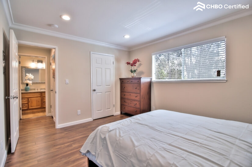 Luxury Executive Condo - New Renovation