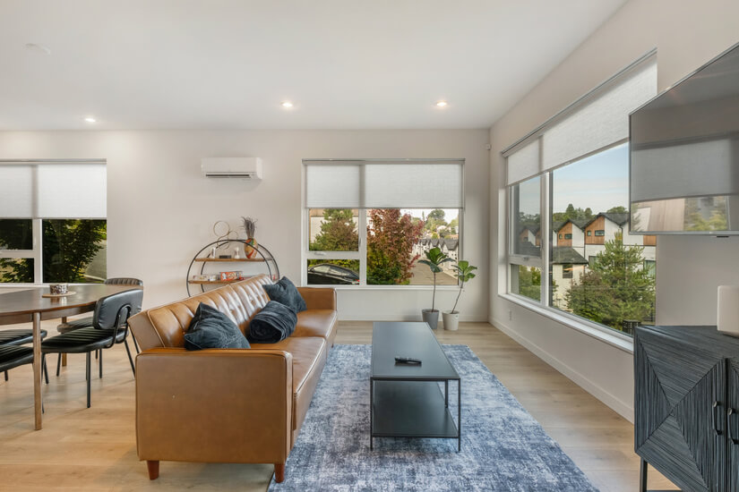 Modern 2BR  Den 3BA  Walk to Train