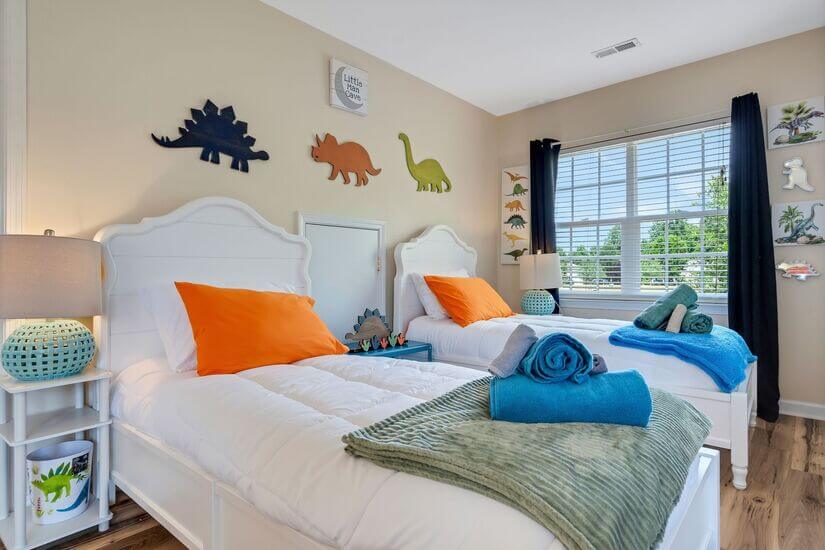 5 Bedroom Home Fence Hot Tub Park Arcade