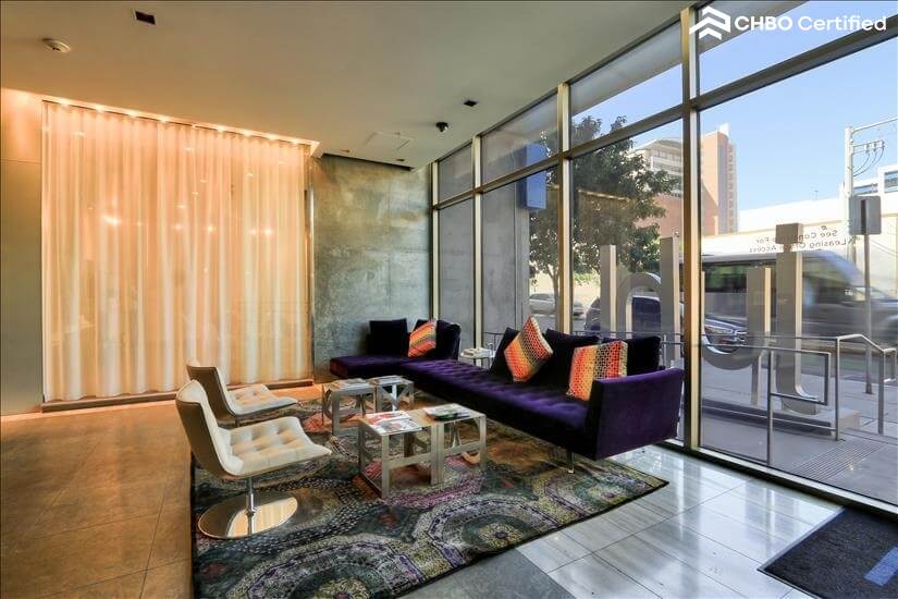 Beautifully Appointed 1 Bdm Condo 9th fl