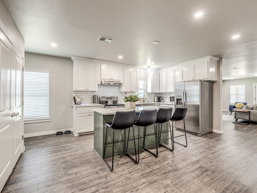 Newly Remodeled 3B 1.5B W/ King Bed