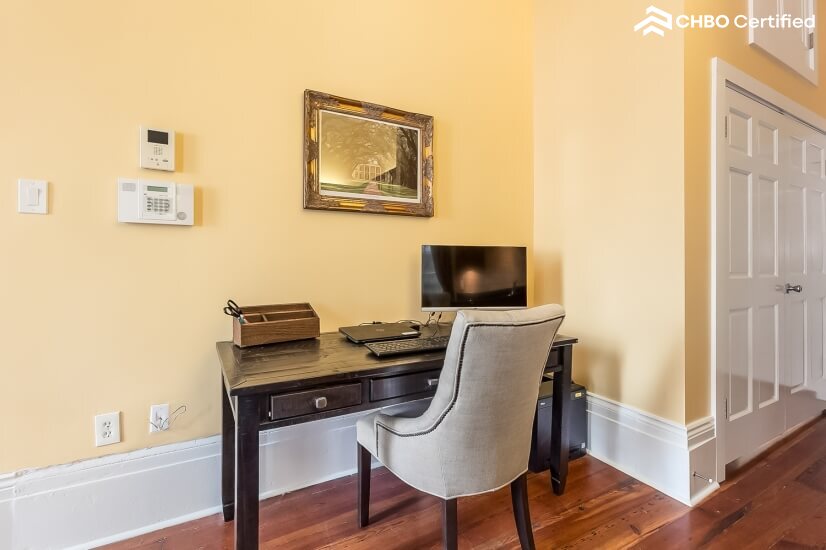 Furnished Lower Garden District Condo