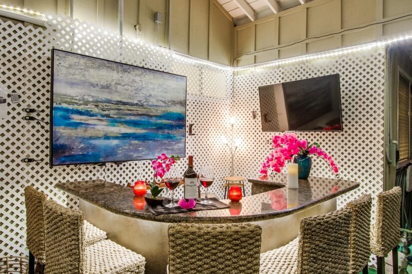 Enjoy your favorite sports or movie with a gl