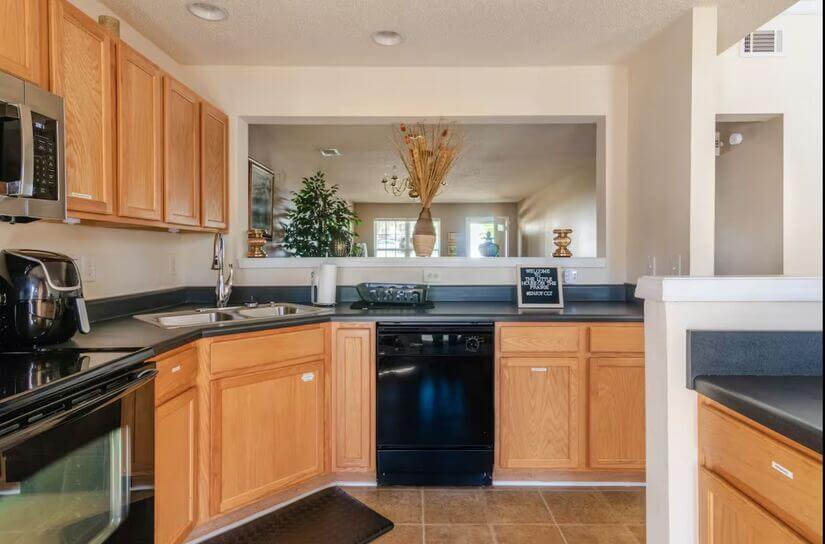 Full-Service Kitchen