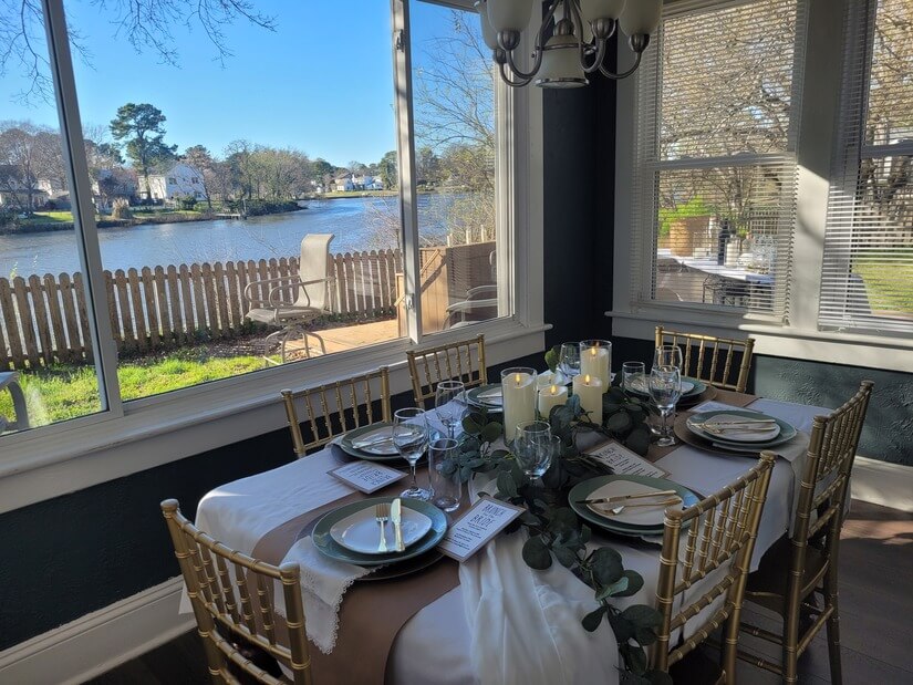 dining with water view