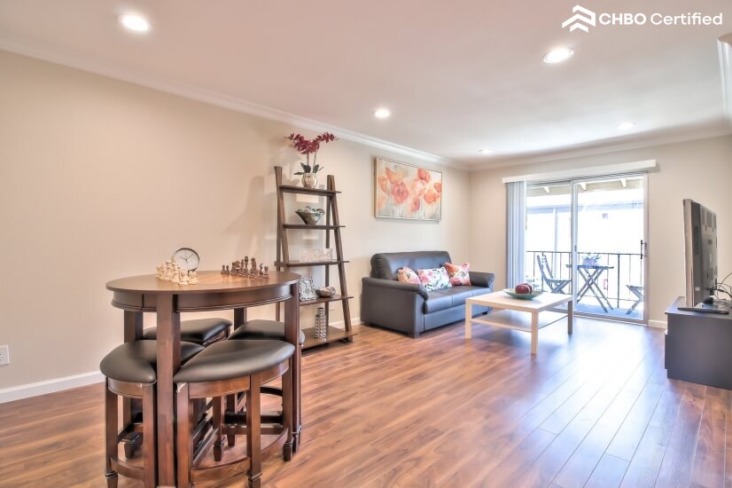 Luxury Executive Condo - New Renovation