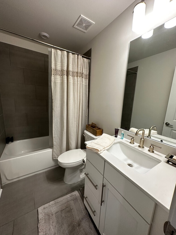 Third floor full bathroom