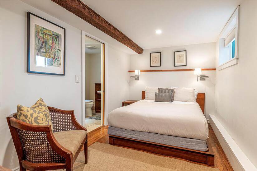 Single Family Home in North Beach