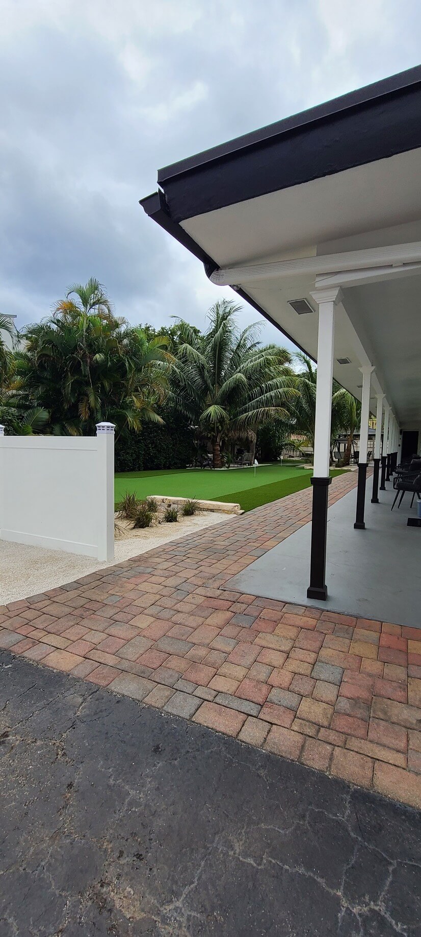 Beach Block Bungalow with Putting Green