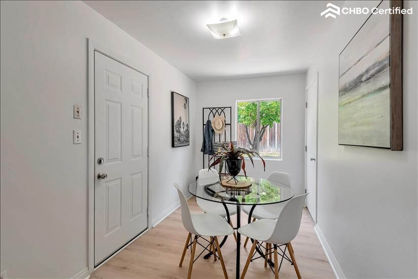 Modern Cozy house - Relaxing Backyard