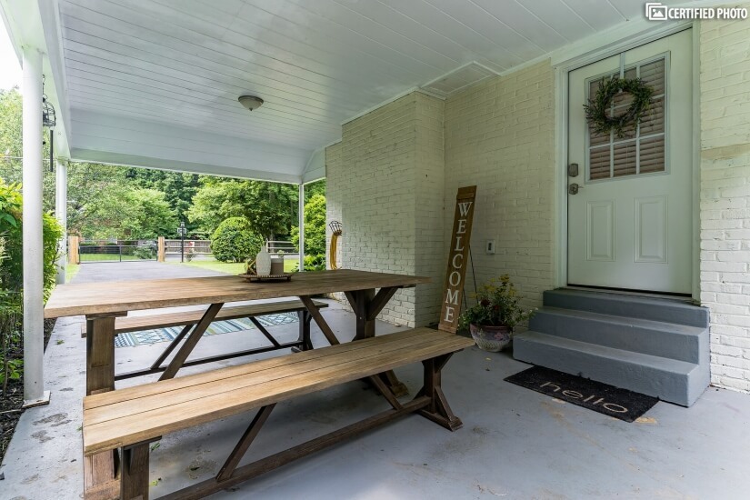 Outdoor covered patio outside kitchen door