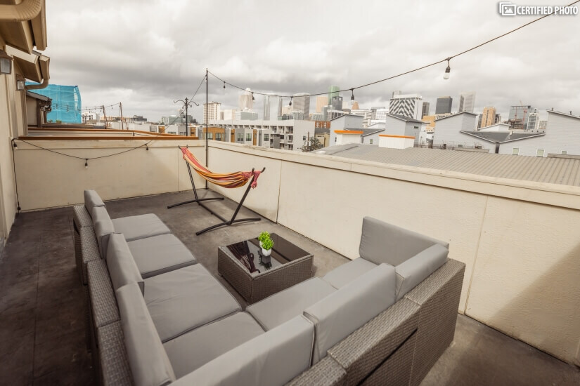 Rooftop with city views at the corporate housing in Houston