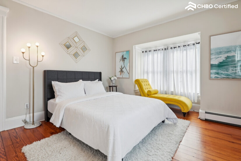 Bedroom w/Queen Bed - corporate housing in Greenwich CT|NYC