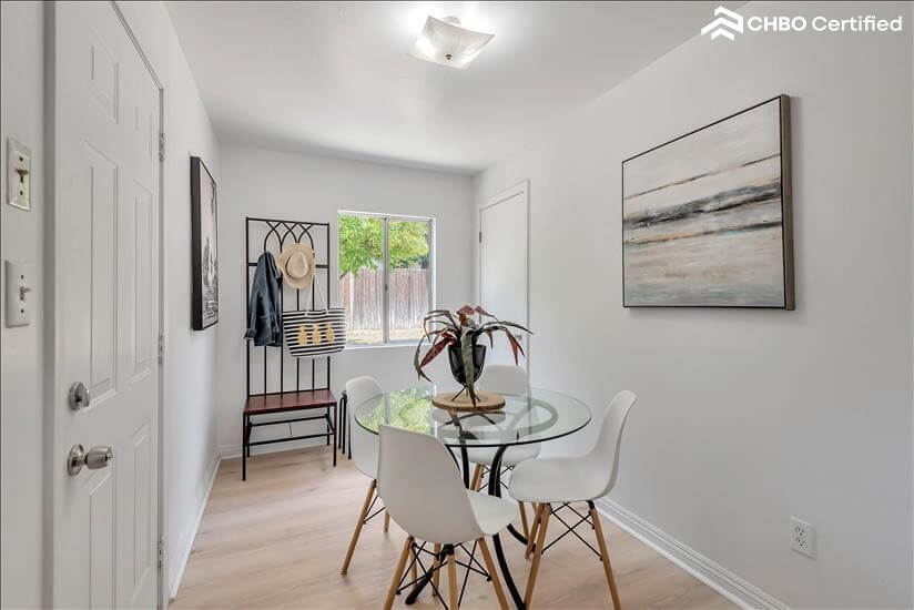 Modern Cozy house - Relaxing Backyard