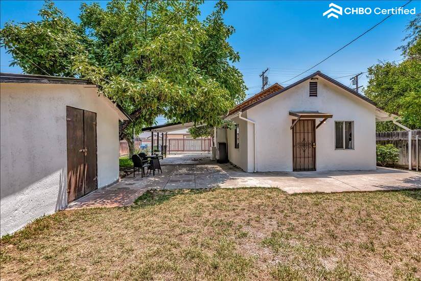 Modern Cozy house - Relaxing Backyard