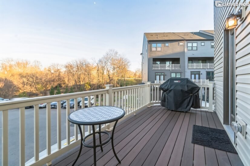 Deck, bistro table/chairs, weber bbq
2nd Floor