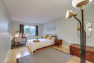 Bedroom with Queen size bed