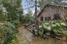 Cozy urban oasis in the garden