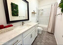 bath w/ double vanity