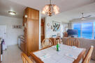 dining seats 4