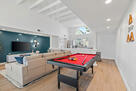 Spacious living room, with pool table, Smart