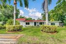 Luxury furnished home with pool in Wilton Man