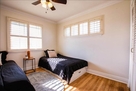 bedroom with 2 twin beds